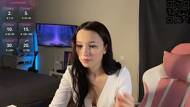 Snapshot of ella_simons chatting on November 2025 12:26:02 AM ella simons online show from November 2025 12:26:02 AM