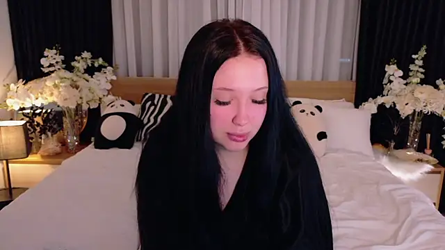 Felicia Herceg online show from November 2025 07:40:01 PM