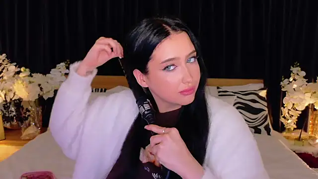 Felicia Herceg online show from November 2025 12:55:01 AM