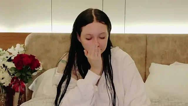 Felicia Herceg online show from March 2026 06:37:02 PM