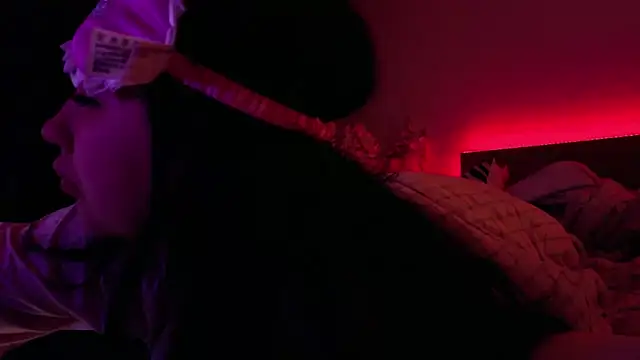 Felicia Herceg online show from November 2025 07:07:02 PM