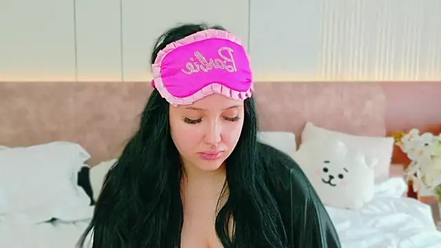 Felicia Herceg online show from February 2026 08:00:02 AM