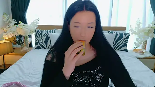 Felicia Herceg online show from November 2025 06:47:02 AM