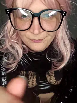 LunaXshade online show from October 2025 12:59:02 PM