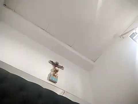 laseducida online show from April 2026 10:03:01 PM