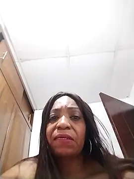 laseducida online show from December 2025 02:45:02 AM