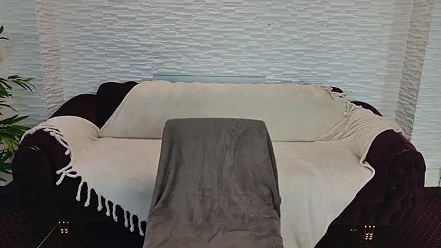 Snapshot of IvorySwan chatting on October 2025 05:39:02 AM IvorySwan online show from October 2025 05:39:02 AM