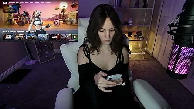 Snapshot of AngieFae_ chatting on May 2026 04:18:01 AM AngieFae online show from May 2026 04:18:01 AM