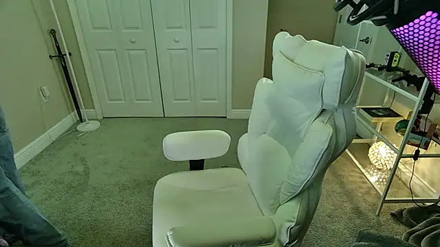 AngieFae  online show from March 2026 11:00:01 PM