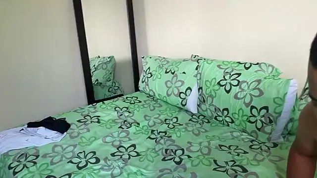 Snapshot of Dulce765b chatting on October 2025 10:10:01 PM Dulce765b online show from October 2025 10:10:01 PM