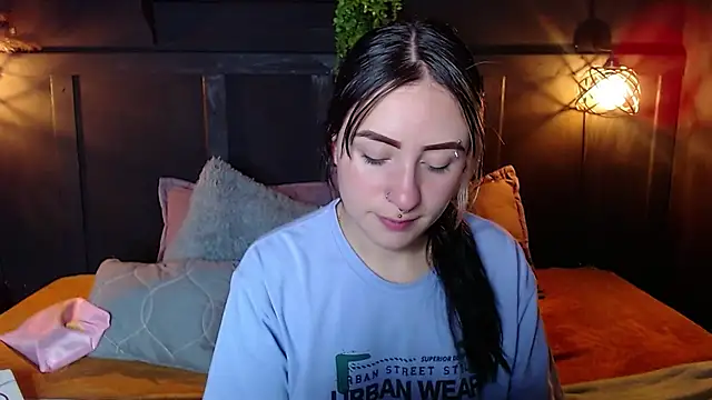 Christine julianne online show from October 2025 07:13:01 PM
