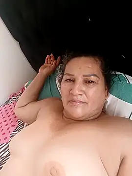 Snapshot of estrellita-sexy chatting on October 2025 05:24:02 PM estrellita-sexy online show from October 2025 05:24:02 PM