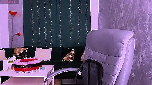 RheaLynn online show from November 2025 10:03:01 PM