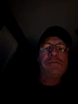 Snapshot of Kneetoe2025 chatting on October 2025 03:49:02 AM Kneetoe2025 online show from October 2025 03:49:02 AM