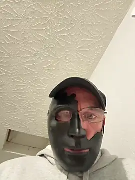 Snapshot of Kneetoe2025 chatting on November 2025 08:46:02 AM Kneetoe2025 online show from November 2025 08:46:02 AM