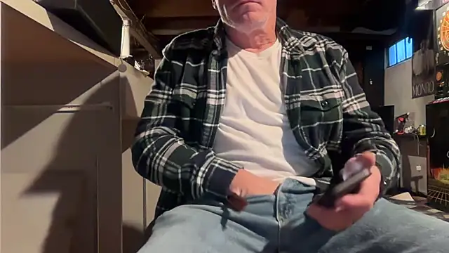 Snapshot of Kneetoe2025 chatting on December 2025 10:09:01 PM Kneetoe2025 online show from December 2025 10:09:01 PM