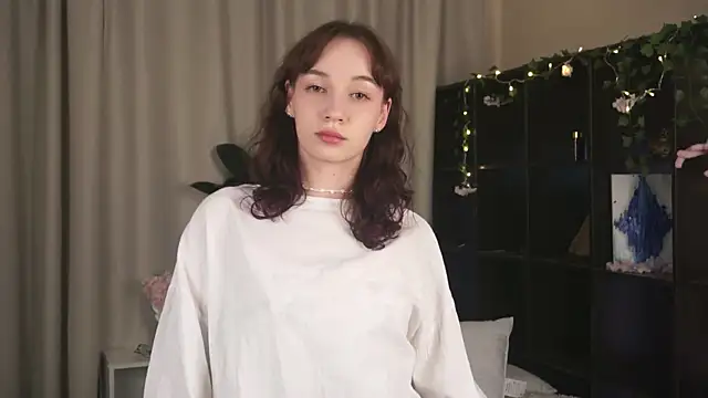 PeachyTwirl online show from October 2025 12:43:01 AM