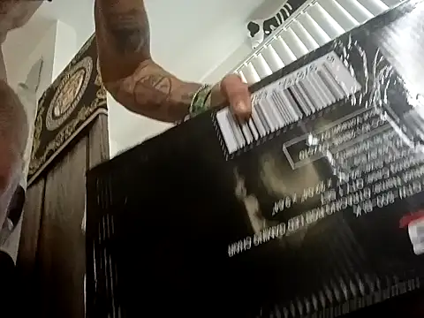 alphacloudGod online show from November 2025 05:49:02 PM