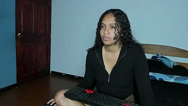Snapshot of Angel-love02 chatting on October 2025 12:48:01 PM Angel-love02 online show from October 2025 12:48:01 PM