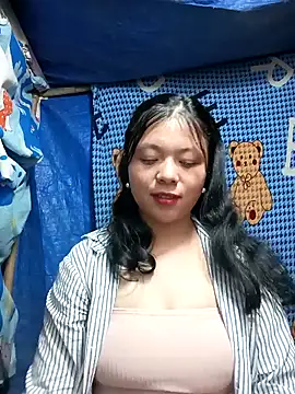 Snapshot of lisa-bae00 chatting on November 2025 10:27:02 AM lisa-bae00 online show from November 2025 10:27:02 AM