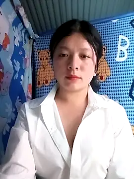 lisa-bae00 online show from April 2026 02:43:02 PM