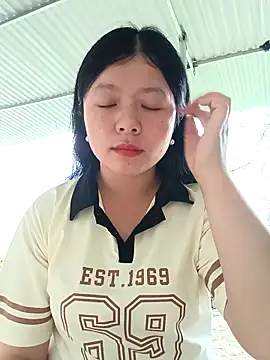 lisa-bae00 online show from April 2026 03:25:02 AM