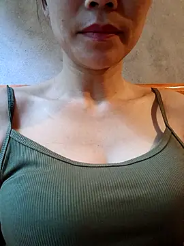 Snapshot of Bear_bear0 chatting on October 2025 12:32:02 AM Bear bear0 online show from October 2025 12:32:02 AM