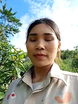 Snapshot of Bear_bear0 chatting on October 2025 02:01:02 AM Bear bear0 online show from October 2025 02:01:02 AM