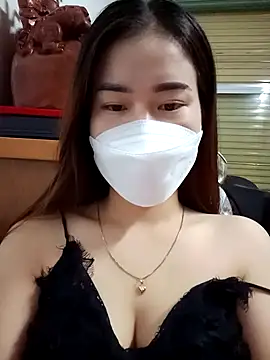 Family-Lovee online show from November 2025 10:13:02 PM