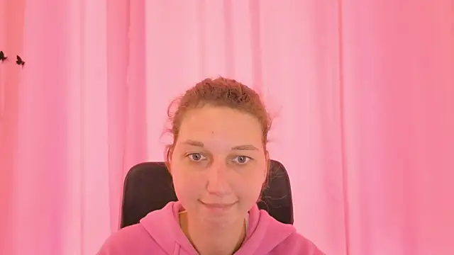 Snapshot of CuteEllii chatting on October 2025 10:03:01 AM CuteEllii online show from October 2025 10:03:01 AM