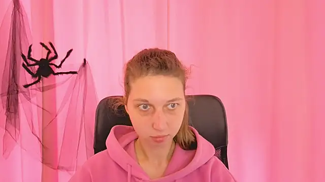 Snapshot of CuteEllii chatting on November 2025 11:03:02 AM CuteEllii online show from November 2025 11:03:02 AM