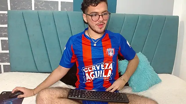 Zac Golden online show from December 2025 12:32:01 AM