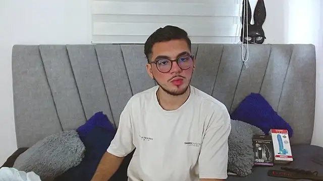 Zac Golden online show from November 2025 03:56:02 AM