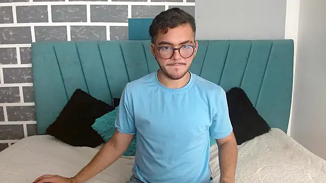 Zac Golden online show from November 2025 11:49:01 PM