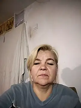 Snapshot of TiaBeauty9182 chatting on October 2025 04:39:01 PM TiaBeauty9182 online show from October 2025 04:39:01 PM