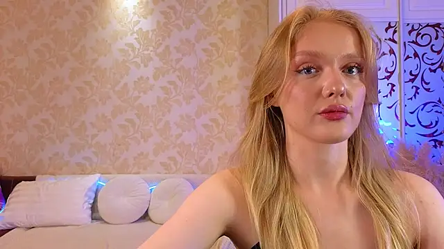Snapshot of Slay_Blonde chatting on October 2025 06:13:01 AM Slay Blonde online show from October 2025 06:13:01 AM