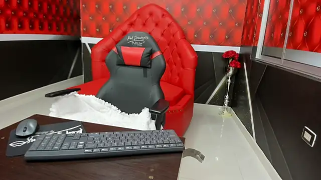 Snapshot of Bianca_Millf chatting on November 2025 03:11:01 AM Bianca Millf online show from November 2025 03:11:01 AM