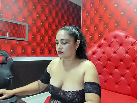 Snapshot of Bianca_Millf chatting on October 2025 03:49:02 AM Bianca Millf online show from October 2025 03:49:02 AM