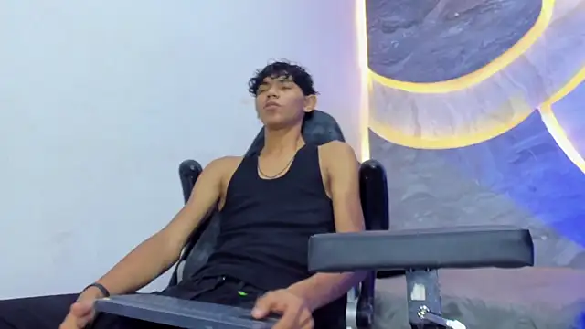 Snapshot of Sex_Boy_33_ chatting on November 2025 04:17:02 AM Sex Boy 33 online show from November 2025 04:17:02 AM