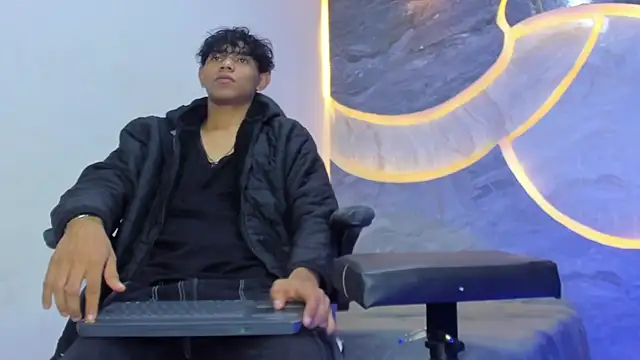 Snapshot of Sex_Boy_33_ chatting on November 2025 03:43:01 AM Sex Boy 33 online show from November 2025 03:43:01 AM