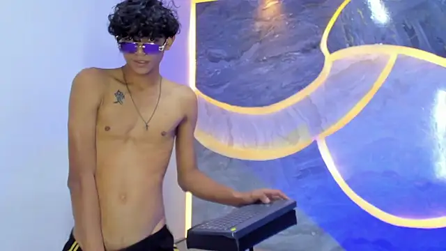 Snapshot of Sex_Boy_33_ chatting on November 2025 05:07:01 PM Sex Boy 33 online show from November 2025 05:07:01 PM