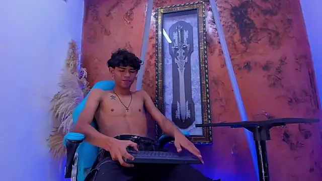 Snapshot of Sex_Boy_33_ chatting on October 2025 04:55:02 AM Sex Boy 33 online show from October 2025 04:55:02 AM