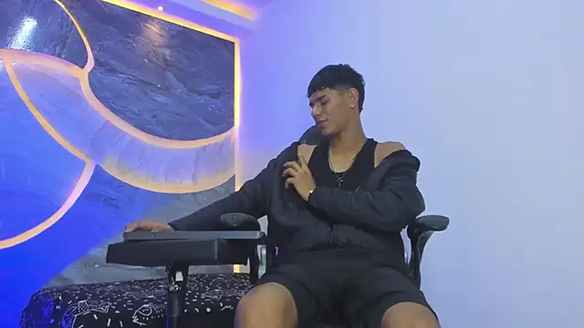 Snapshot of Sex_Boy_33_ chatting on November 2025 04:57:02 AM Sex Boy 33 online show from November 2025 04:57:02 AM