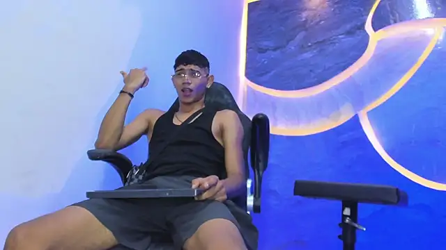 Snapshot of Sex_Boy_33_ chatting on November 2025 05:06:02 AM Sex Boy 33 online show from November 2025 05:06:02 AM