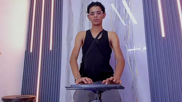 Snapshot of Sex_Boy_33_ chatting on November 2025 09:20:01 PM Sex Boy 33 online show from November 2025 09:20:01 PM