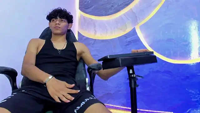 Snapshot of Sex_Boy_33_ chatting on November 2025 03:55:02 AM Sex Boy 33 online show from November 2025 03:55:02 AM