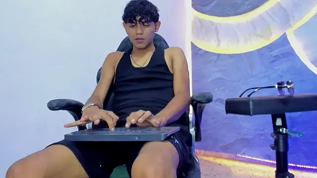 Snapshot of Sex_Boy_33_ chatting on November 2025 04:27:02 AM Sex Boy 33 online show from November 2025 04:27:02 AM