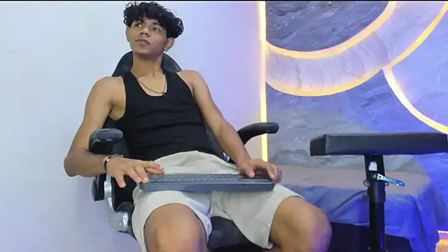 Snapshot of Sex_Boy_33_ chatting on November 2025 04:16:01 AM Sex Boy 33 online show from November 2025 04:16:01 AM