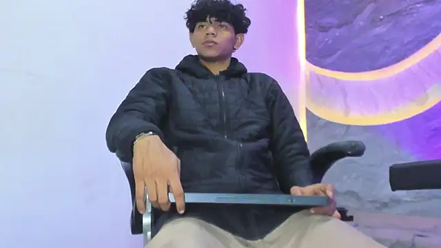 Snapshot of Sex_Boy_33_ chatting on November 2025 04:46:01 AM Sex Boy 33 online show from November 2025 04:46:01 AM