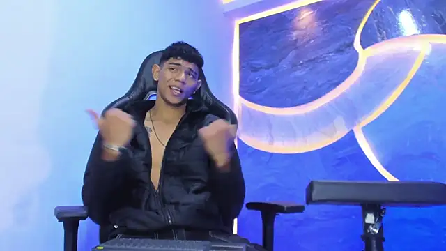 Snapshot of Sex_Boy_33_ chatting on November 2025 06:02:01 AM Sex Boy 33 online show from November 2025 06:02:01 AM